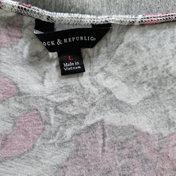 Rock & Republic Floral Cold Shoulder Top - Pink and Gray Size L - Picture 2 of 7